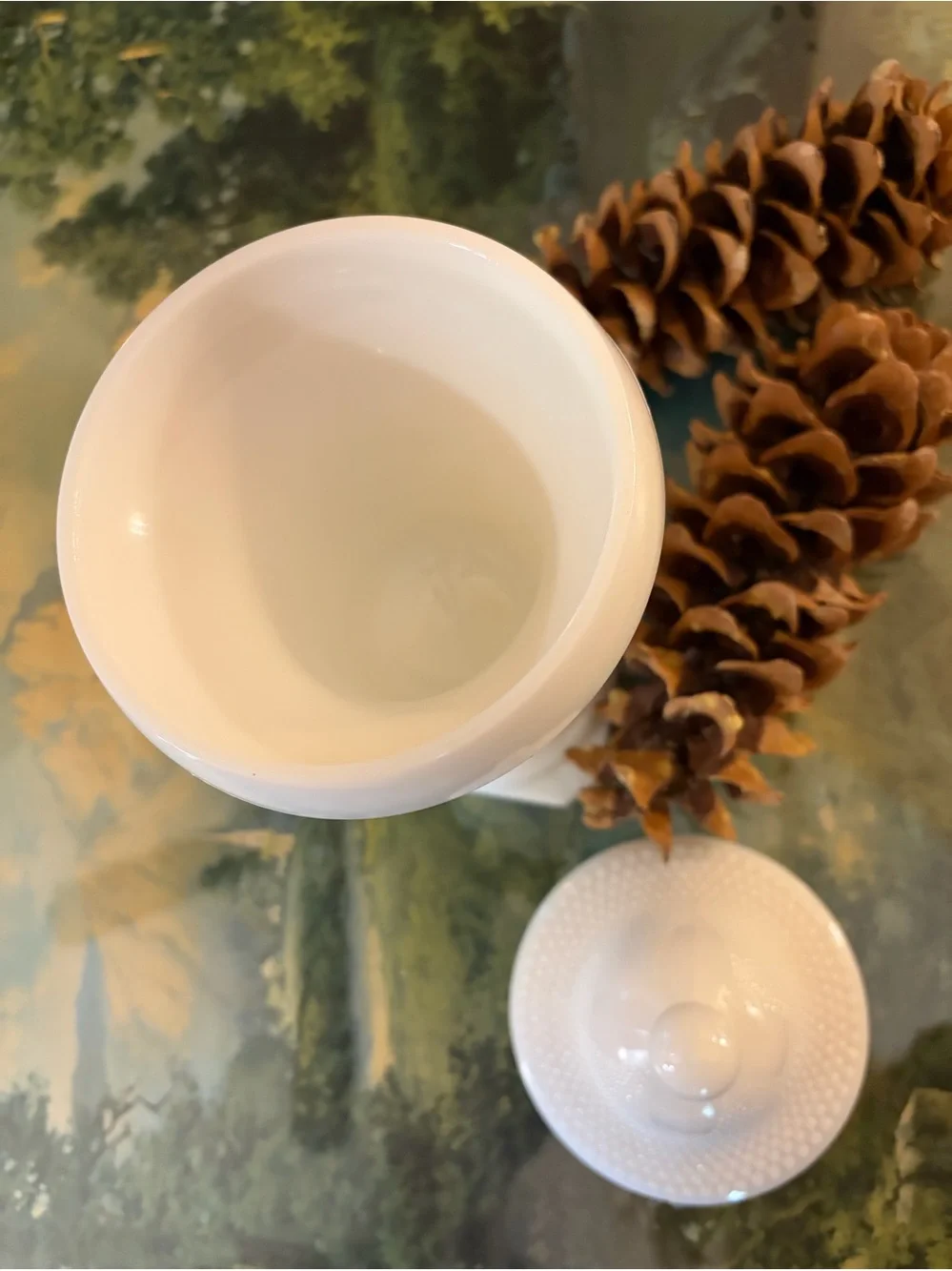 L.E. Smith Hobnail Milk Glass Lidded Urn